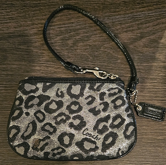 NEW W/O TAGS! SILVER COACH WRISTLET/WALLET W/ CHEETAH/LEOPARD PRINT TRIMMED n Bl - Picture 2 of 7